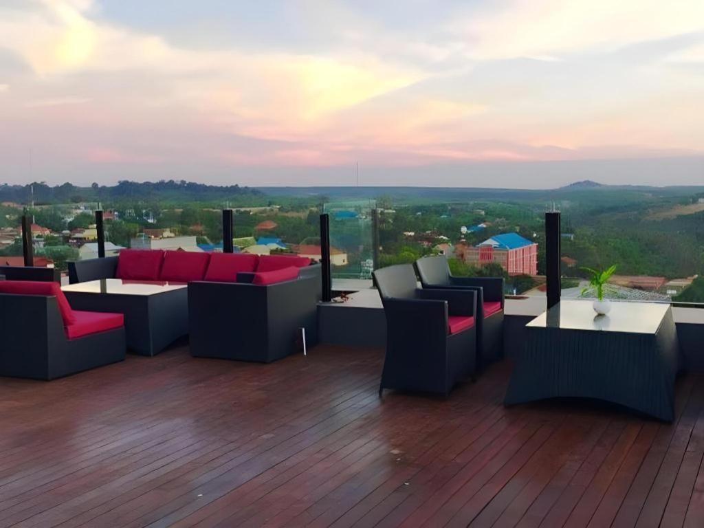 Yeak Loam Hotel Banlung Luaran gambar