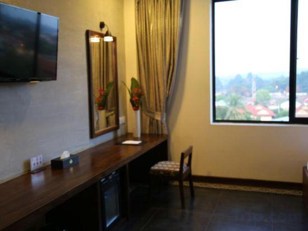 Yeak Loam Hotel Banlung Luaran gambar