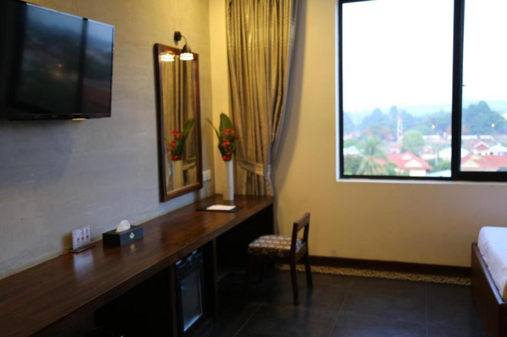 Yeak Loam Hotel Banlung Luaran gambar