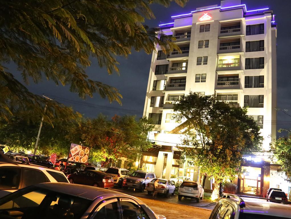Yeak Loam Hotel Banlung Luaran gambar